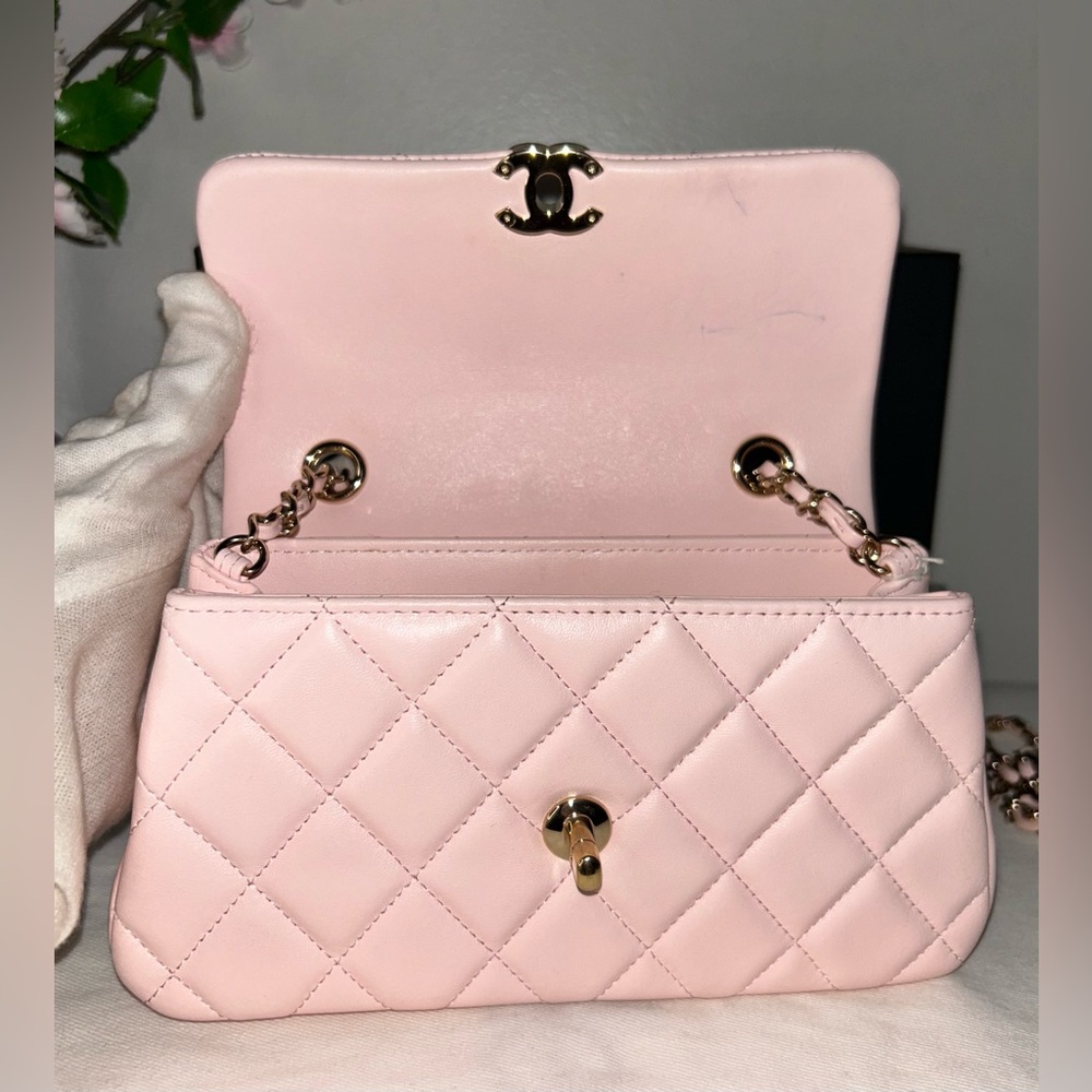 🌟SOLD🌟 CHANEL 25S Crossbody Flap Bag Lambskin Light Pink/Gold 2025 *RARE* - Picture 9 of 12